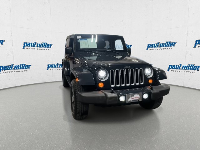 Used 2018 Jeep Wrangler Sahara w/ Connectivity Group AWD/4WD image 3