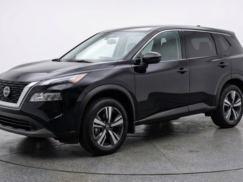 Used 2025 Nissan Rogue SV AWD/4WD image 3