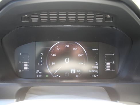 Used 2017 Volvo XC90 T5 Momentum w/ Vision Package FWD image 31