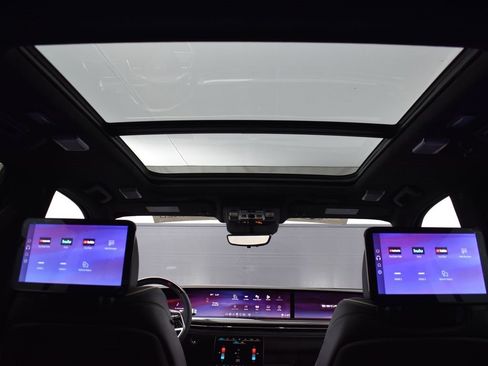 Certified 2025 Cadillac Escalade Sport Platinum w/ LPO, Floor Liner Package image 38