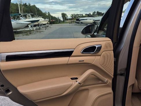 Used 2016 Porsche Cayenne AWD/4WD image 14