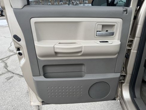 Used 2005 Dodge Dakota Laramie image 28