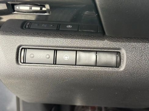 Used 2022 Nissan Pathfinder SV image 32