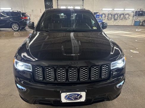 Used 2022 Jeep Grand Cherokee Laredo X image 2