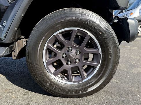 Used 2022 Jeep Gladiator Overland w/ Popular Equipment Package image 11