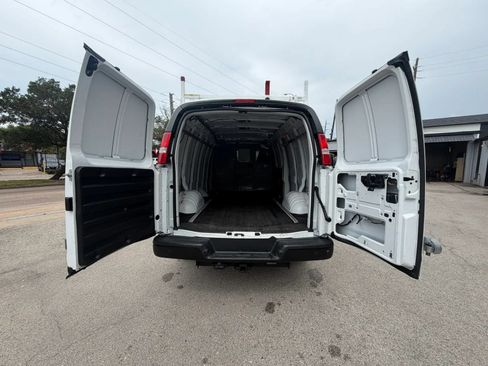 Used 2022 Chevrolet Express 3500 Extended w/ Driver Convenience Package RWD image 14