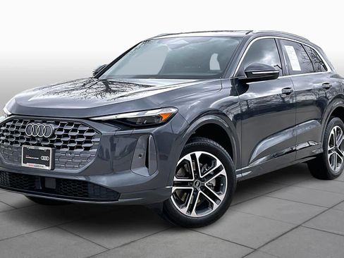 Certified 2025 Audi Q5 Premium w/ Convenience Package image 2