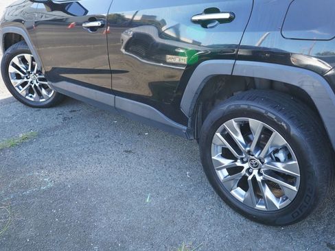 Used 2020 Toyota RAV4 Limited FWD image 6