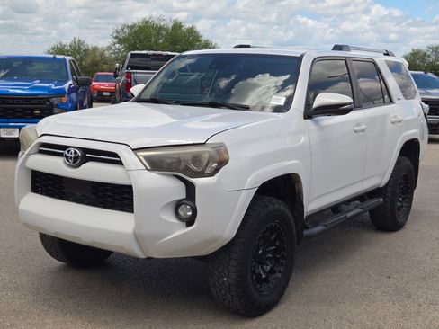 Used 2020 Toyota 4Runner SR5 Premium w/ Moonroof Package RWD image 7