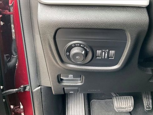 Used 2023 Jeep Grand Cherokee Limited image 28