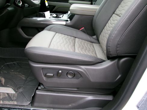 New 2026 Chevrolet Silverado 2500 ZR2 image 12