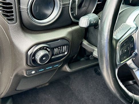 Used 2022 Jeep Wrangler Unlimited Sahara w/ Cold Weather Group AWD/4WD image 11