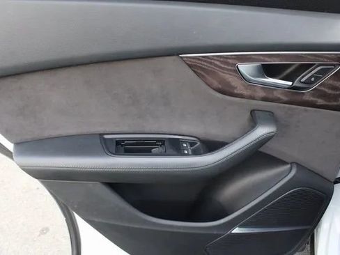 Used 2019 Audi Q8 Prestige w/ Luxury Package image 20