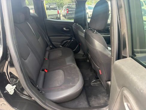 Used 2023 Jeep Renegade Trailhawk AWD/4WD image 18
