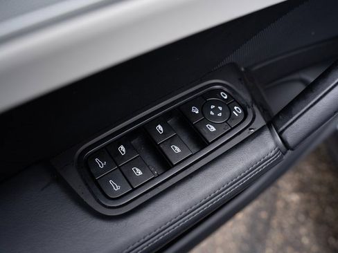 Certified 2025 Porsche Cayenne Coupe image 16