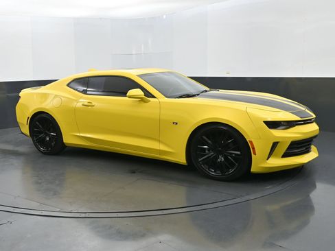 Used 2016 Chevrolet Camaro LT w/ RS Package image 7