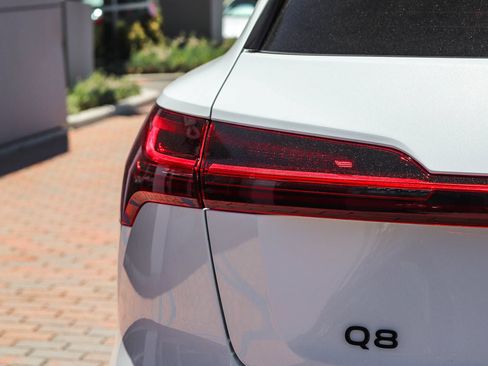 Certified 2024 Audi Q8 e-tron Premium Plus AWD/4WD image 7