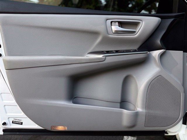 Used 2016 Toyota Camry SE FWD image 11