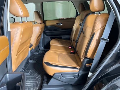 Used 2024 Nissan Pathfinder Platinum w/ Cargo Package image 24