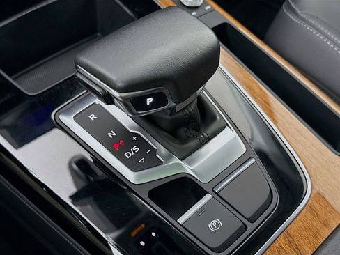 Used 2023 Audi Q5 2.0T Premium w/ Convenience Package image 18