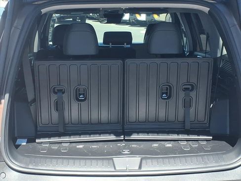 Used 2025 Hyundai Santa Fe Limited image 17