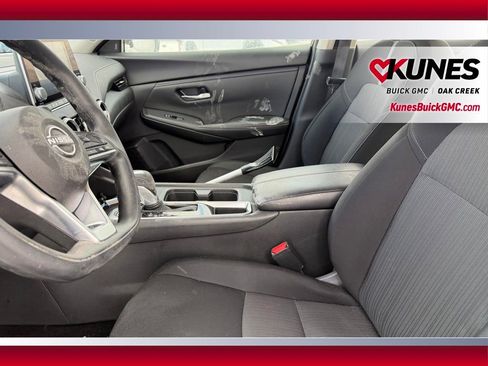 Used 2025 Nissan Sentra SV image 9