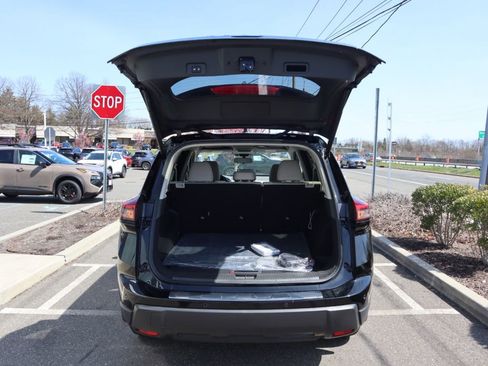 Certified 2025 Nissan Rogue SV image 27