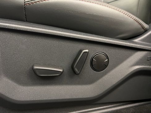 New 2025 Ford Expedition Active image 27