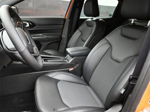 New 2026 Jeep Compass Latitude image 13