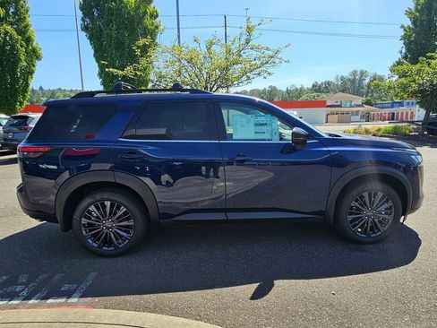 New 2026 Nissan Pathfinder SL w/ SL Premium Package AWD/4WD image 4