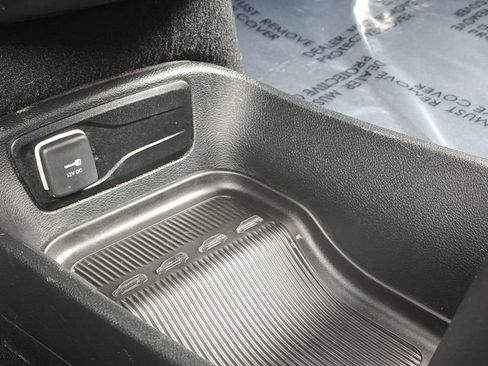 Used 2025 Chrysler Pacifica Select FWD image 35