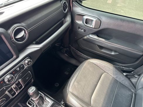 Used 2018 Jeep Wrangler Unlimited Sahara image 33