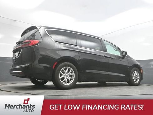 Used 2025 Chrysler Pacifica Select FWD image 50
