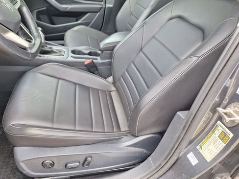Used 2023 Volkswagen Jetta SE w/ Panoramic Sunroof Package FWD image 10
