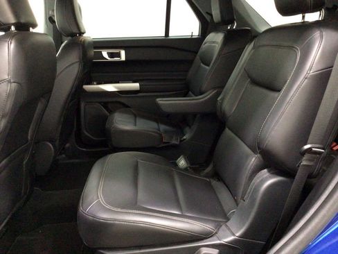 Used 2023 Ford Explorer XLT w/ Equipment Group 202A AWD/4WD image 18