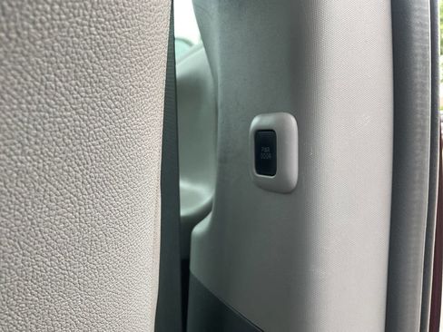 Used 2015 Toyota Sienna XLE FWD image 41
