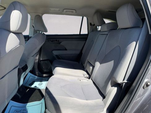 Used 2023 Toyota Highlander LE image 13