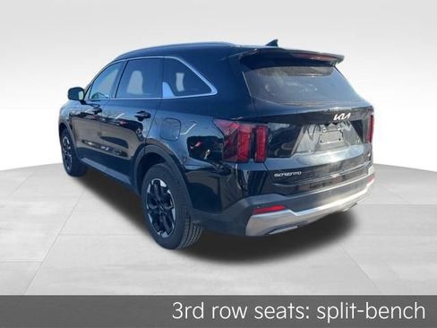 Used 2024 Kia Sorento S image 6