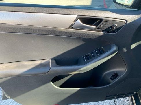 Used 2017 Volkswagen Jetta S image 14