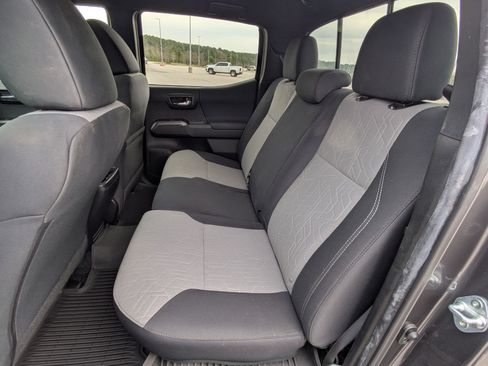 Used 2022 Toyota Tacoma TRD Off-Road image 21