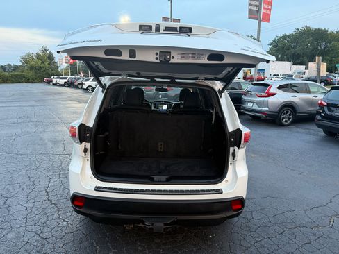 Used 2016 Toyota Highlander XLE image 12