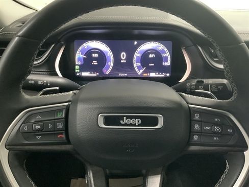Used 2023 Jeep Grand Cherokee L Limited w/ Black Appearance Package AWD/4WD image 24