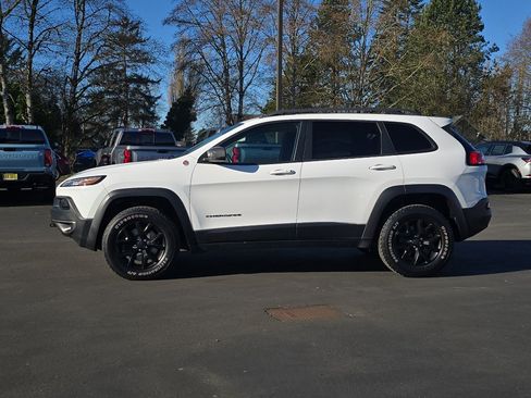 Used 2018 Jeep Cherokee Trailhawk AWD/4WD image 6