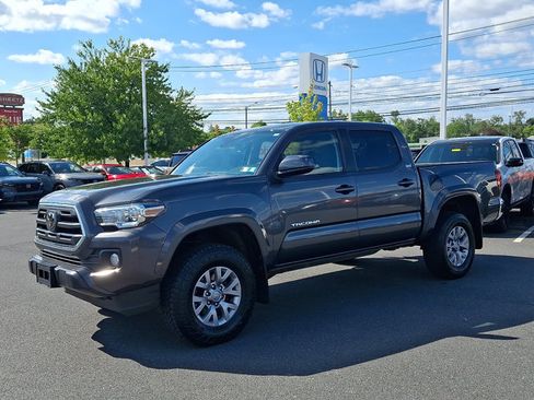 Used 2018 Toyota Tacoma SR5 AWD/4WD image 3