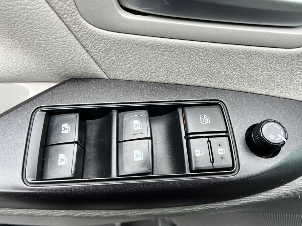 Used 2018 Toyota Sienna LE AWD/4WD image 12