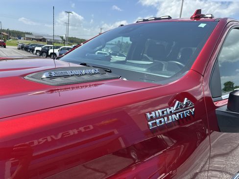 Used 2024 Chevrolet Silverado 2500 High Country w/ High Country Premium Package AWD/4WD image 4