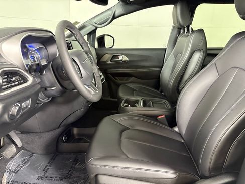 New 2027 Chrysler Pacifica Select FWD image 20