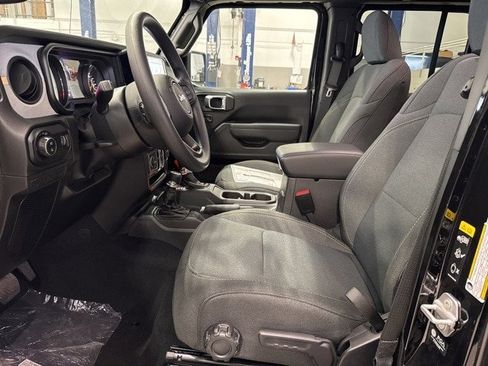 New 2025 Jeep Gladiator Sport image 10