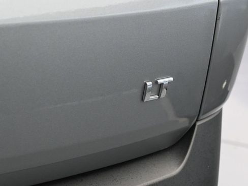 Used 2023 Chevrolet Traverse LT FWD image 34