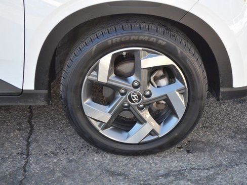 Used 2024 Hyundai Venue SEL image 10